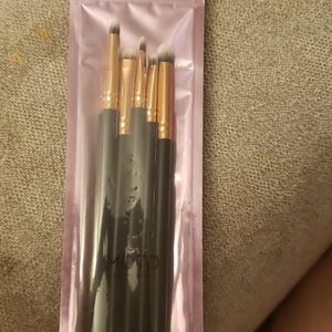 Makeup brushes